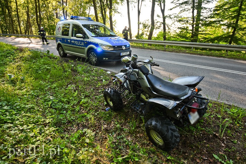 Wypadek quada na drodze do Kadyn, kierowca był pijany zdjęcie nr 202390