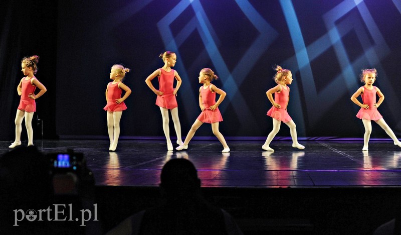 Oni po prostu bawią się tańcem zdjęcie nr 203477