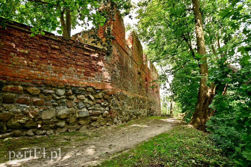 Nad jezioro, na cmentarz i na lody  (Cudze chwalicie, swego nie znacie, odcinek 1)  zdjęcie nr 204480