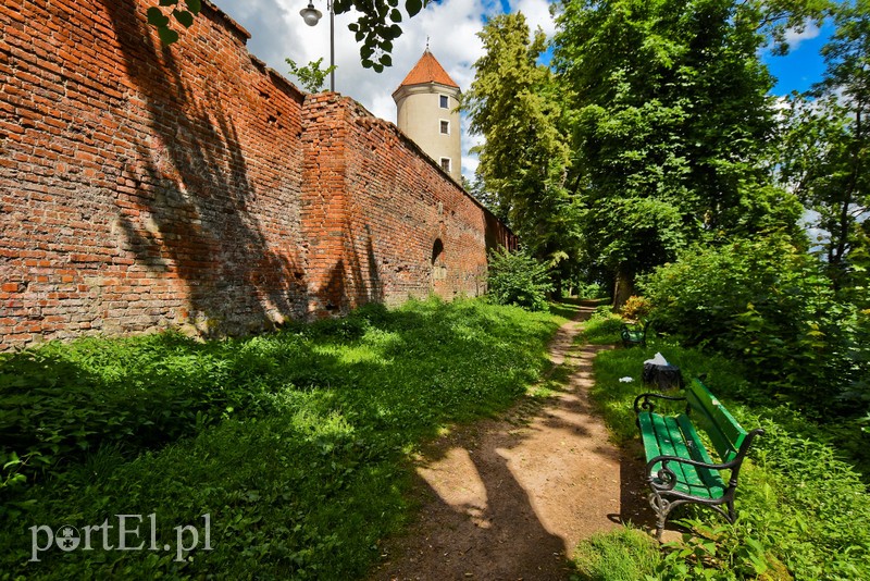 Nad jezioro, na cmentarz i na lody  (Cudze chwalicie, swego nie znacie, odcinek 1)  zdjęcie nr 204486