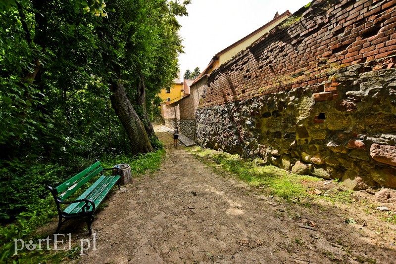 Nad jezioro, na cmentarz i na lody  (Cudze chwalicie, swego nie znacie, odcinek 1)  zdjęcie nr 204481