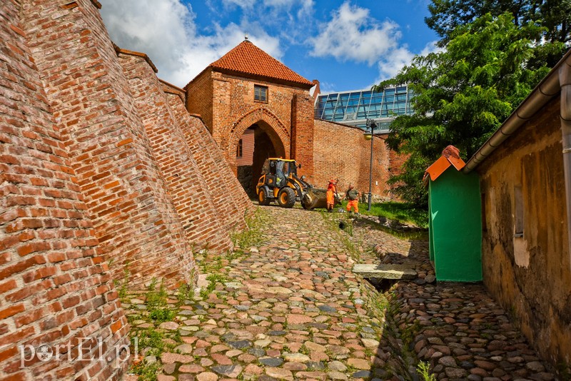 Nad jezioro, na cmentarz i na lody  (Cudze chwalicie, swego nie znacie, odcinek 1)  zdjęcie nr 204490