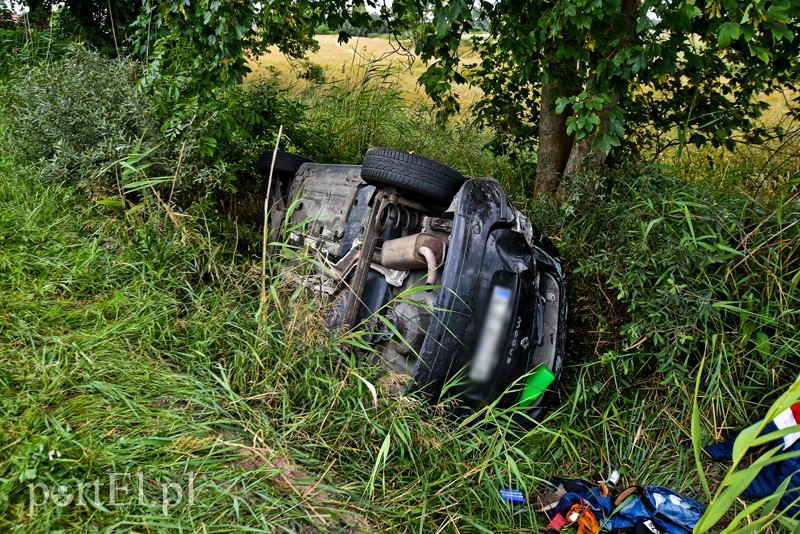 Wypadek w Jegłowniku, 2 mężczyzn trafiło do szpitala zdjęcie nr 205058