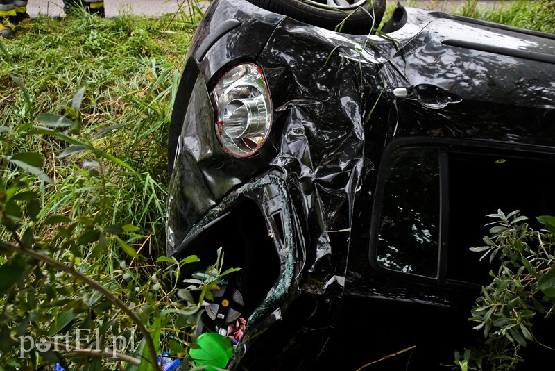 Wypadek w Jegłowniku, 2 mężczyzn trafiło do szpitala zdjęcie nr 205062