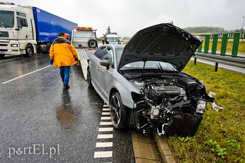 Wypadek na "siódemce". Kierowcy stoją w korku zdjęcie nr 205128