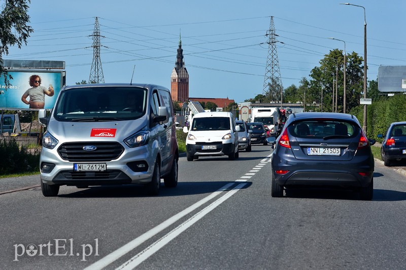 Opel wjechał w kobietę na skuterze zdjęcie nr 205202