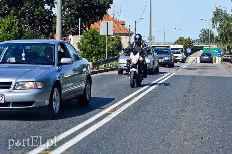 Opel wjechał w kobietę na skuterze zdjęcie nr 205201