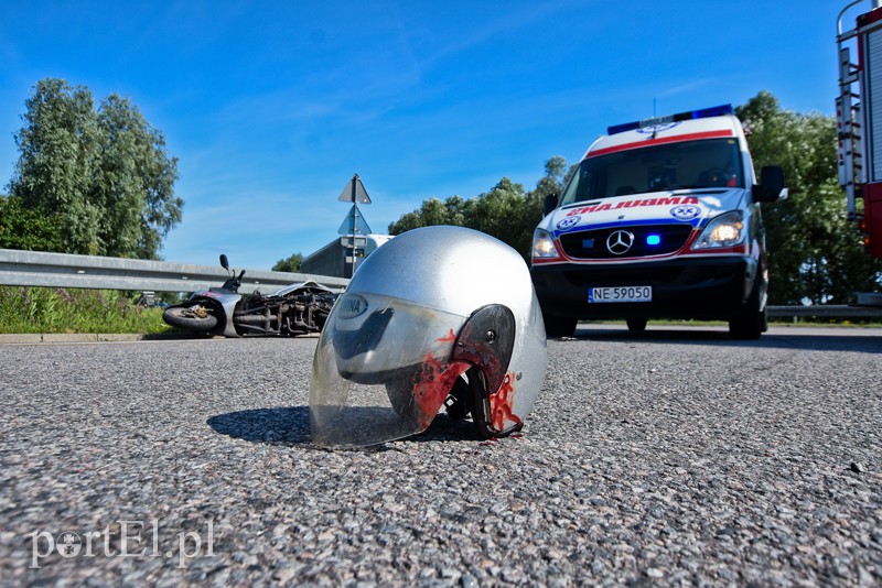 Opel wjechał w kobietę na skuterze zdjęcie nr 205190