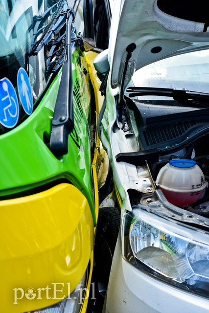 Autobus zderzył się z osobówką zdjęcie nr 205232