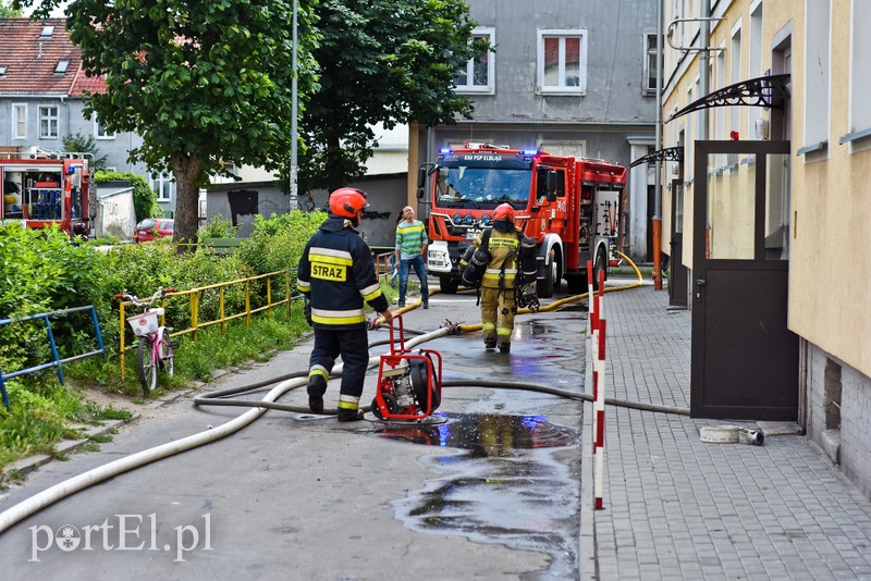 Pożar dachu budynku wielorodzinnego przy ul. Ogrodowej zdjęcie nr 205407