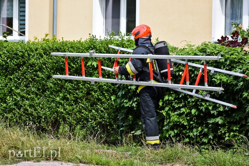 Pożar dachu budynku wielorodzinnego przy ul. Ogrodowej zdjęcie nr 205402