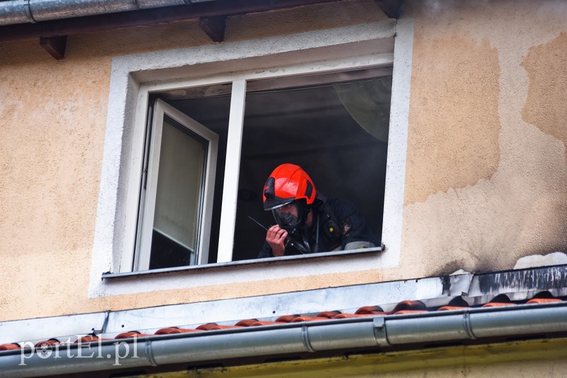 Pożar dachu budynku wielorodzinnego przy ul. Ogrodowej zdjęcie nr 205393