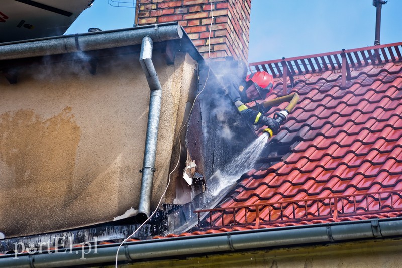 Pożar dachu budynku wielorodzinnego przy ul. Ogrodowej zdjęcie nr 205397