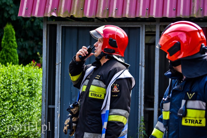 Pożar dachu budynku wielorodzinnego przy ul. Ogrodowej zdjęcie nr 205395