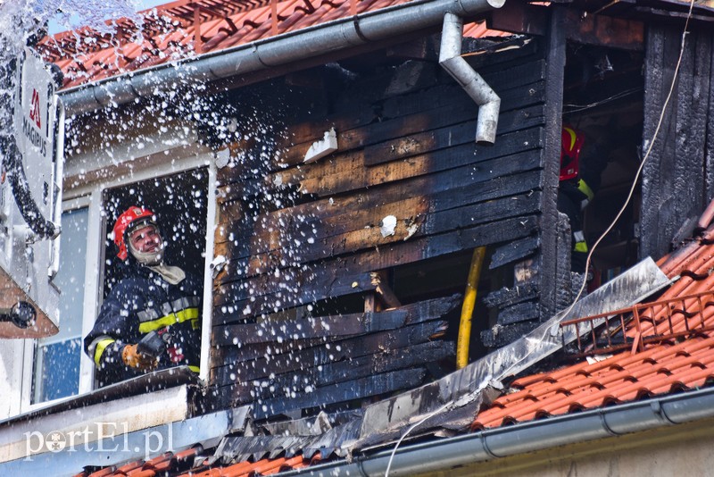 Pożar dachu budynku wielorodzinnego przy ul. Ogrodowej zdjęcie nr 205405