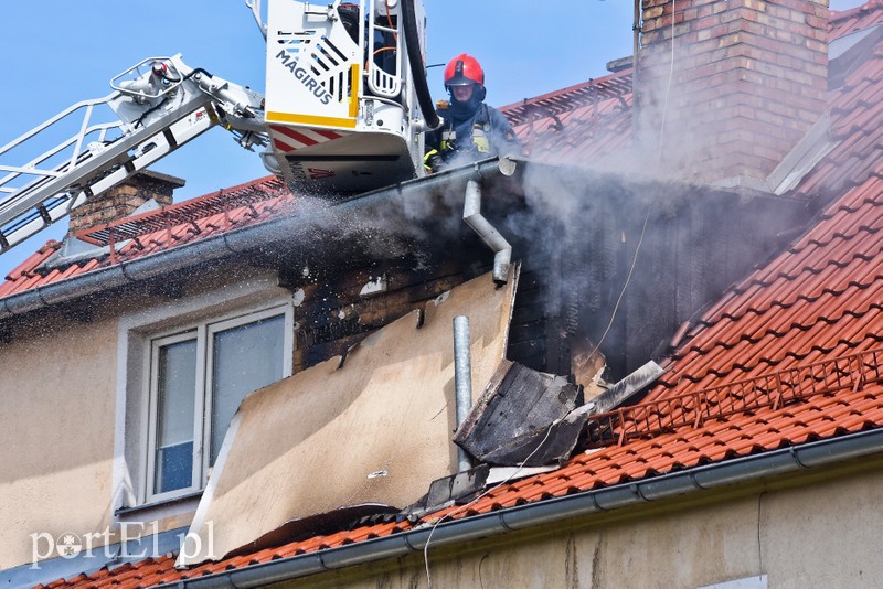 Pożar dachu budynku wielorodzinnego przy ul. Ogrodowej zdjęcie nr 205400