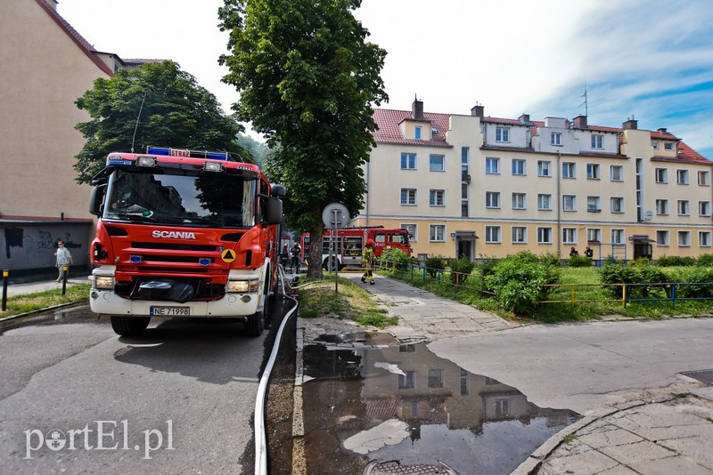 Pożar dachu budynku wielorodzinnego przy ul. Ogrodowej zdjęcie nr 205388