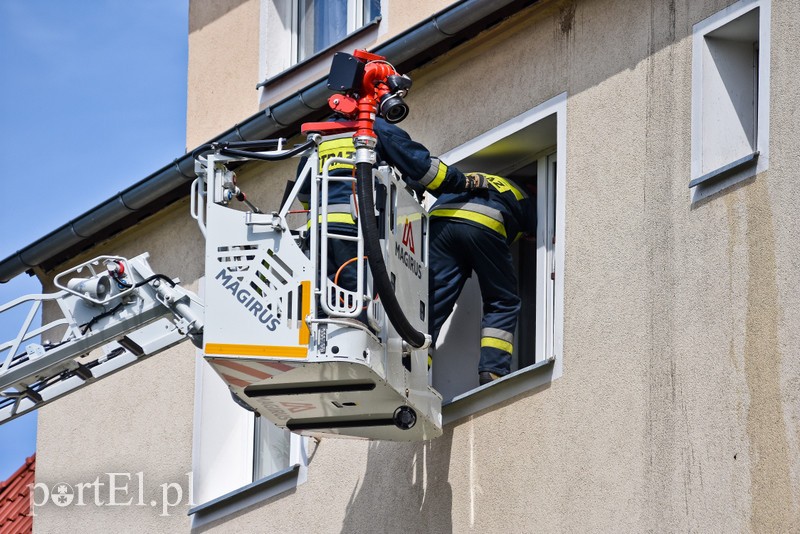 Pożar dachu budynku wielorodzinnego przy ul. Ogrodowej zdjęcie nr 205409