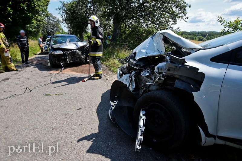 Czołówka na wąskiej drodze zdjęcie nr 205632