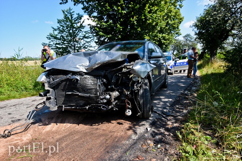 Czołówka na wąskiej drodze zdjęcie nr 205628