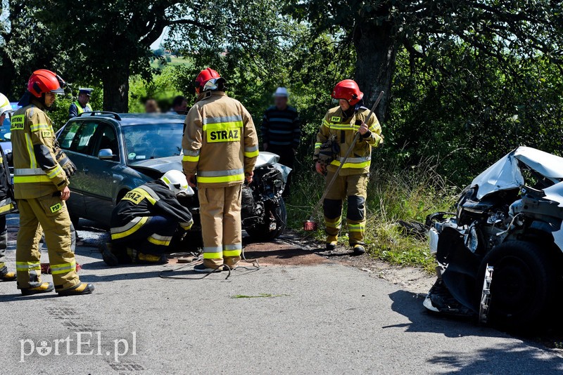 Czołówka na wąskiej drodze zdjęcie nr 205626