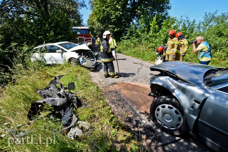 Czołówka na wąskiej drodze zdjęcie nr 205629