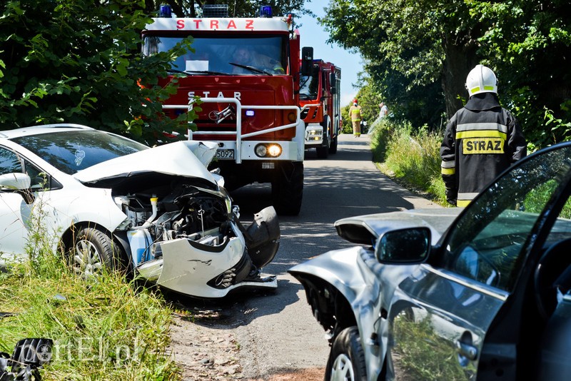 Czołówka na wąskiej drodze zdjęcie nr 205636