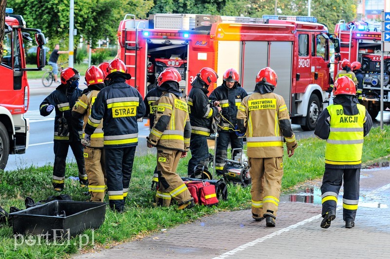 Niebezpieczna substancja wyciekła w pralni zdjęcie nr 205691