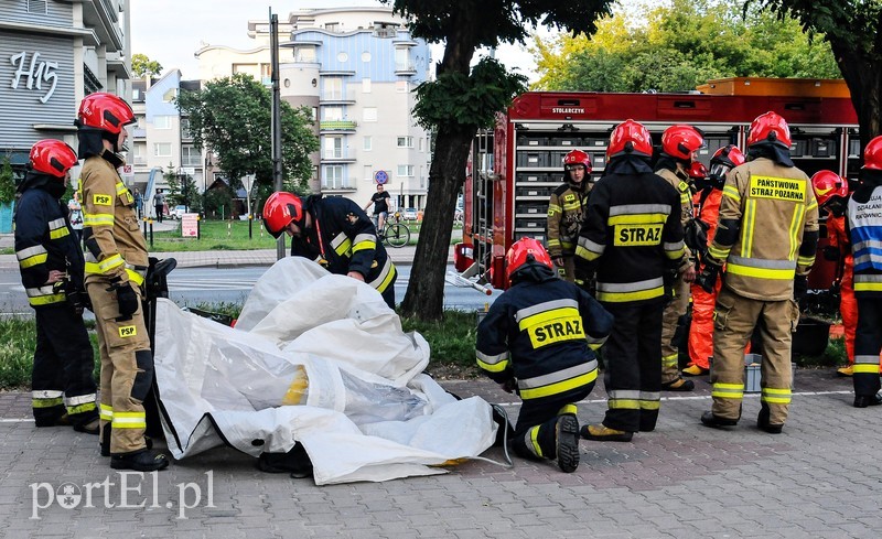 Niebezpieczna substancja wyciekła w pralni zdjęcie nr 205693