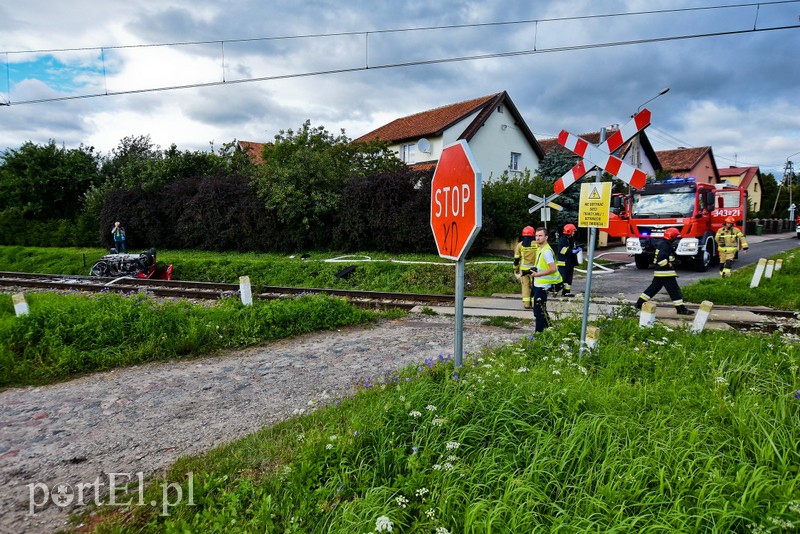 Wjechali pod pociąg, trzy osoby ranne zdjęcie nr 205814