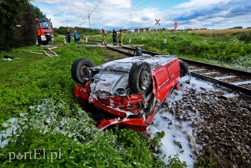 Wjechali pod pociąg, trzy osoby ranne zdjęcie nr 205812