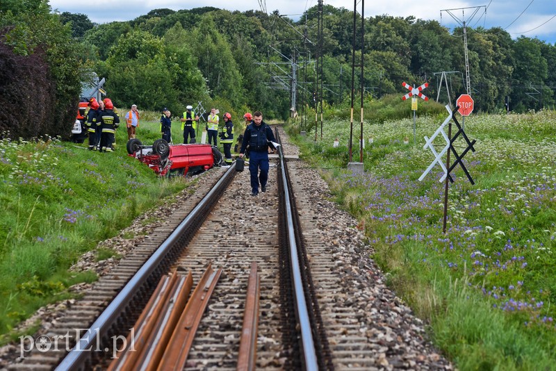 Wjechali pod pociąg, trzy osoby ranne zdjęcie nr 205827