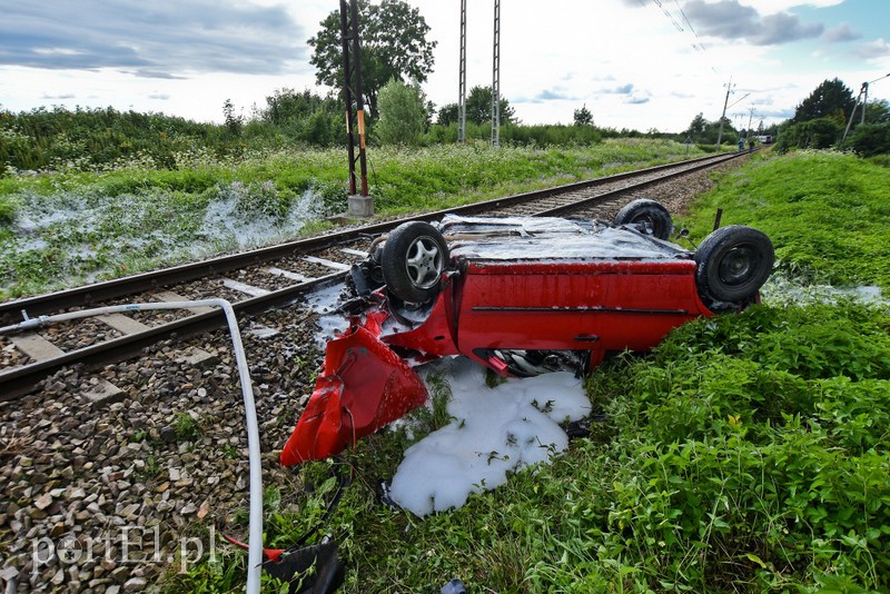 Wjechali pod pociąg, trzy osoby ranne zdjęcie nr 205813