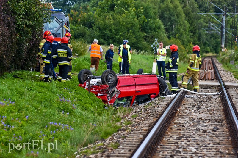 Wjechali pod pociąg, trzy osoby ranne zdjęcie nr 205828