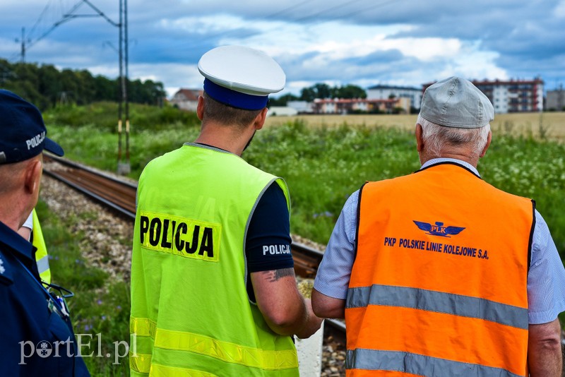 Wjechali pod pociąg, trzy osoby ranne zdjęcie nr 205830