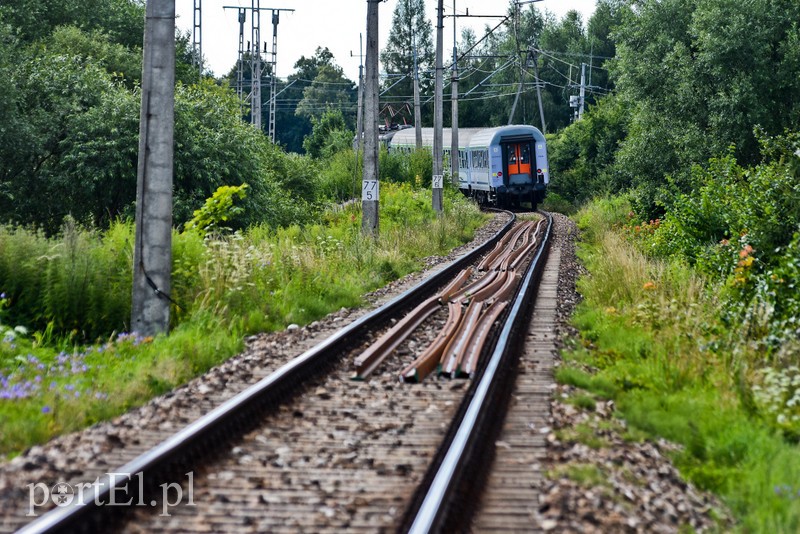 Wjechali pod pociąg, trzy osoby ranne zdjęcie nr 205811