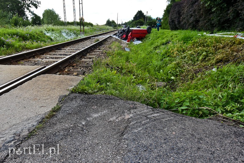 Wjechali pod pociąg, trzy osoby ranne zdjęcie nr 205815