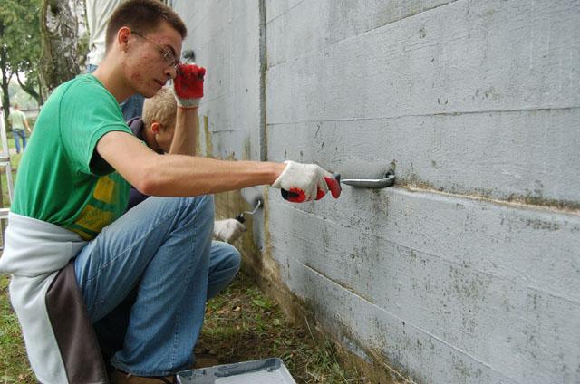 Pomalowali stadionowy mur zdjęcie nr 16572