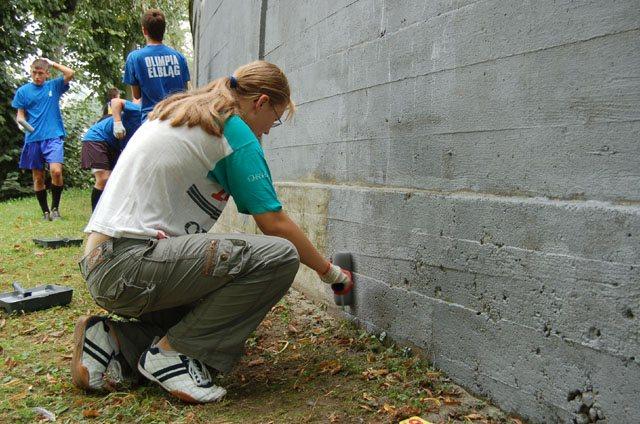 Pomalowali stadionowy mur zdjęcie nr 16561