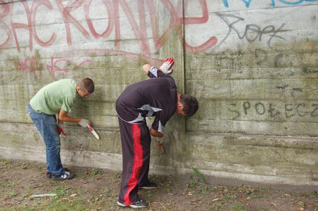 Pomalowali stadionowy mur zdjęcie nr 16563