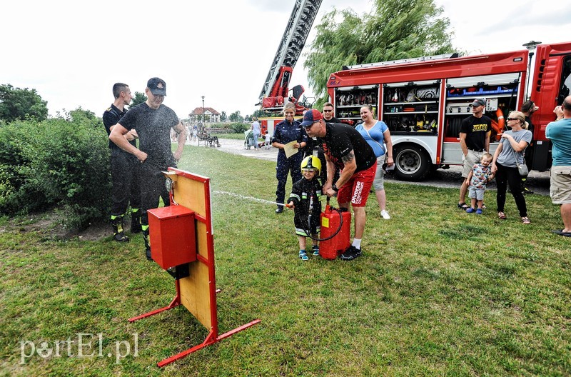 Zabawa z policjantami zdjęcie nr 206071