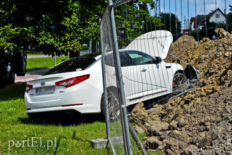 Przejechał przez środek ronda zdjęcie nr 206224