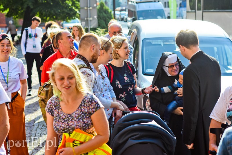 Pielgrzymka nie jest tylko dla tych, którzy chodzą do kościoła zdjęcie nr 206572