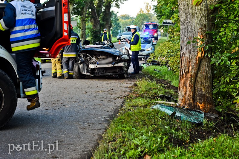 Tragiczny wypadek na ul. Fromborskiej, nie żyje 18-letni kierowca zdjęcie nr 208194