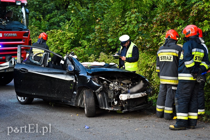 Tragiczny wypadek na ul. Fromborskiej, nie żyje 18-letni kierowca zdjęcie nr 208190