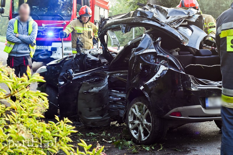 Tragiczny wypadek na ul. Fromborskiej, nie żyje 18-letni kierowca zdjęcie nr 208195