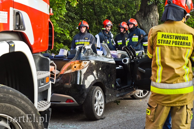 Tragiczny wypadek na ul. Fromborskiej, nie żyje 18-letni kierowca zdjęcie nr 208189