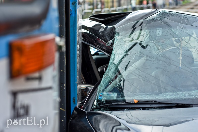 Zderzenie volkswagena z tramwajem zdjęcie nr 208469