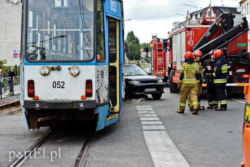 Zderzenie volkswagena z tramwajem zdjęcie nr 208470