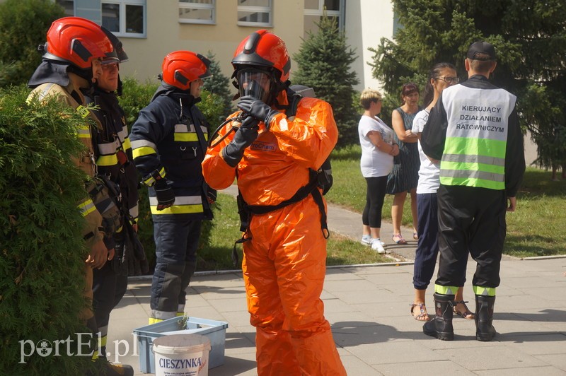 W szkole rozbił się słoik z formaliną zdjęcie nr 208521